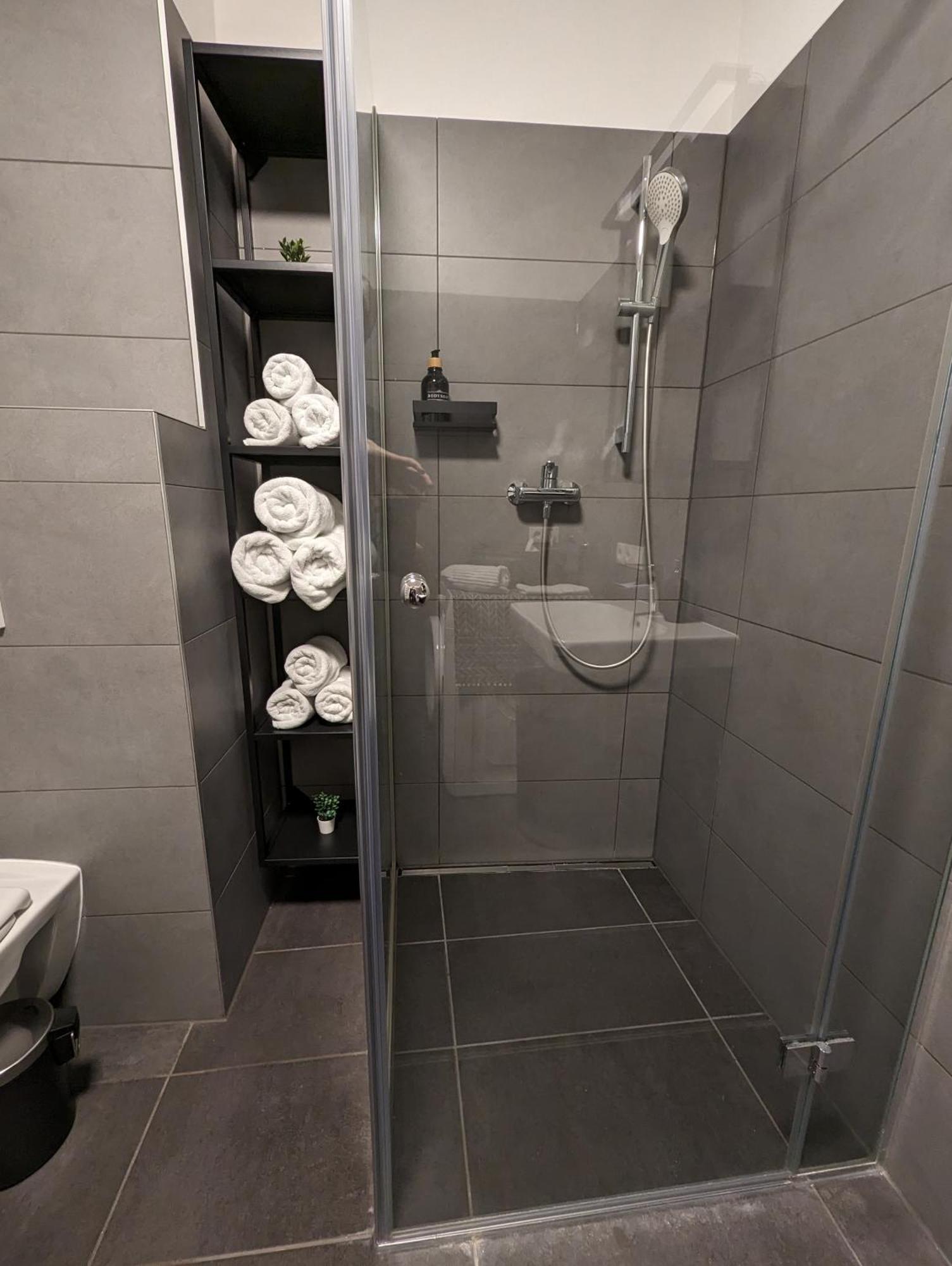 Lend City Apartment Family Self-Check-In Graz Bagian luar foto